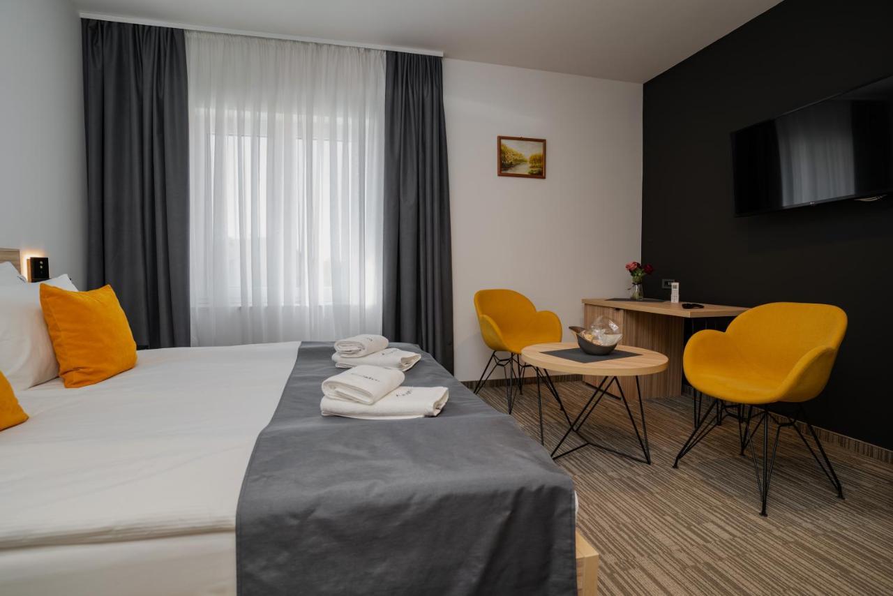 Maestro - Rooms & Restaurant Vukovar Eksteriør billede