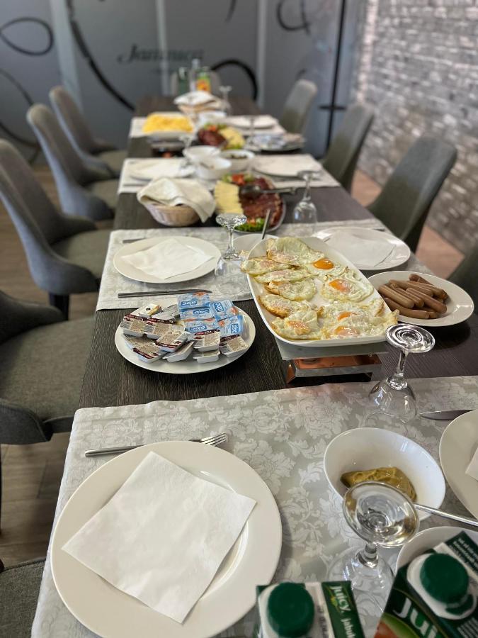 Maestro - Rooms & Restaurant Vukovar Eksteriør billede