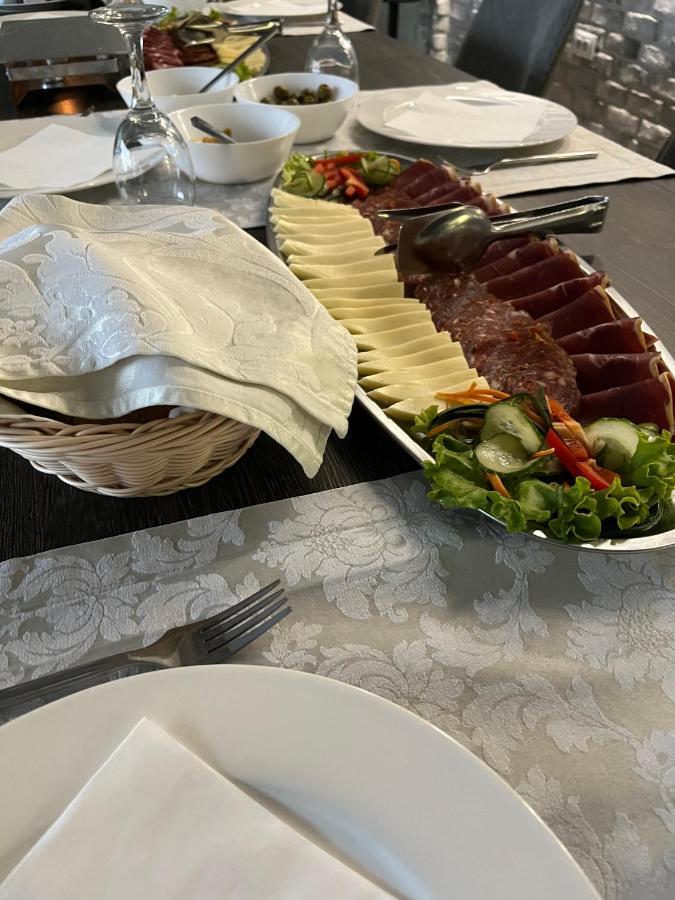 Maestro - Rooms & Restaurant Vukovar Eksteriør billede