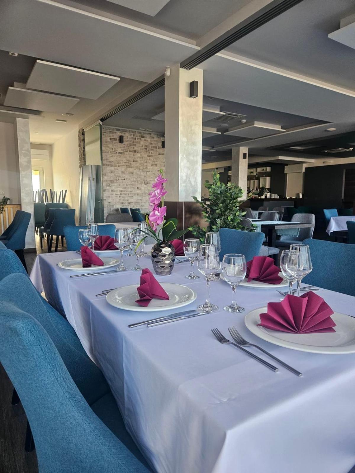 Maestro - Rooms & Restaurant Vukovar Eksteriør billede