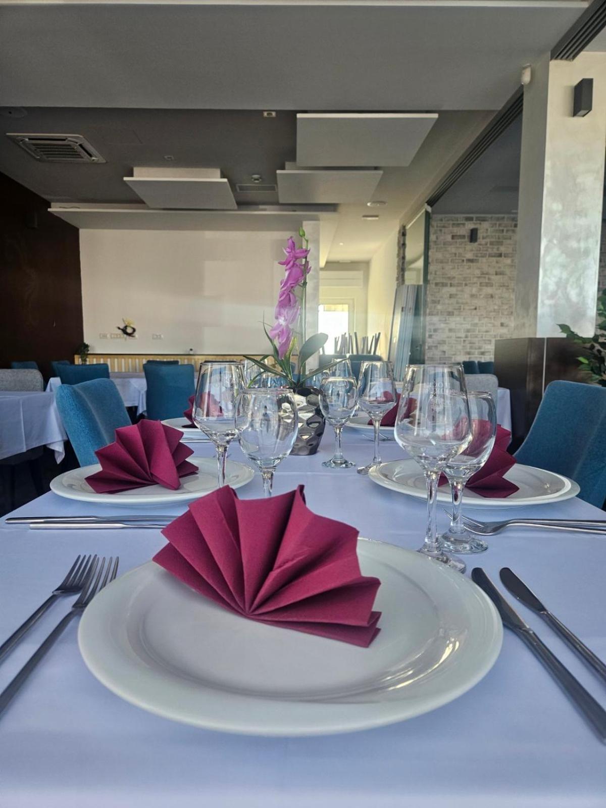 Maestro - Rooms & Restaurant Vukovar Eksteriør billede